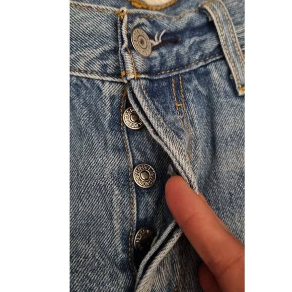 Levi's 501 Button Fly Cut Off Mom Denim Jean Shorts Size 28 - Picture 6 of 12